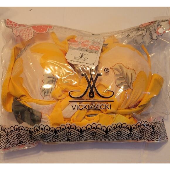 Vicki Vicki 4 Piece Floral Bikini With Matching Skirt & Cover Up ( 4pcs) Size S - Picture 6 of 6